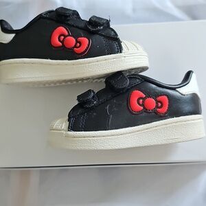adidas Hello Kitty 50th Anniveesaey Superstars